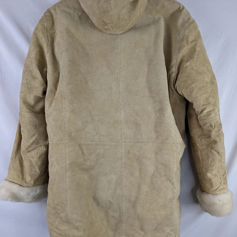 PRE -OWNED, ST JOHNS BAY WOMEN'S SUEDE LEATHER COAT, SIZE LARGE. - Picture 7 of 11